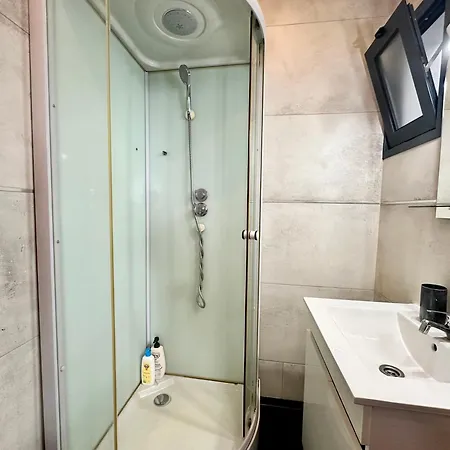 Apartman Private Rooftop Sunny Terrace In